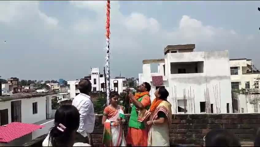 आज पटना स्थित अपने अवास महेंद्र साहनी सदन, 79, कौटिल्या नगर में स्कूल के बच्चों के साथ स्वतंत्रता दिवस के शुभ अवसर पर झंडा तोलन किया। साथ में धर्मपत्नी श्रीमती फूलमती भारती जी।

#happy #independent #DAY2023 #india #bihar