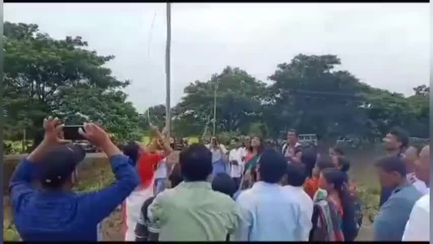 ଗୁଡାରି: ବ୍ଲକ୍‌ର କାରାସିଂ ଛକ ନିକଟସ୍ଥ ଅମୃତ ସରୋବର ନିକଟରେ ମେରି ମାଟି ମେରି ଦେଶ କାର୍ଯ୍ୟକ୍ରମ ଅନୁଷ୍ଠିତ
