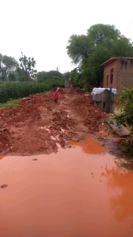 गांव नगला खिन्नी में डाली गई मौरम फैलाई नही गई
बरसात के दिनों में लोगों को हो रही दिक्कतें
#naglakhinni #नगला_खिन्नी