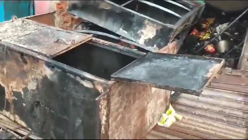 ବ୍ରାହ୍ମଣୀତରଙ୍ଗ: ଲୁଙ୍ଗେଇ ଗ୍ରାମରେ ଥିବା ରାସନ ଦୋକାନରେ ନିଆଁ ଲଗାଇଲେ ଦୁର୍ବୃତ୍ତ, ଲକ୍ଷାଧିକ ଟଙ୍କାର ସାମଗ୍ରୀ ନଷ୍ଟ