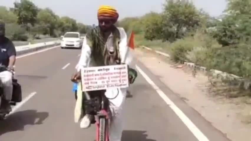 हनुमानगढ़: राजस्थानी भाषा के लिए साइकिल से 17 जिलों की 3500 किलोमीटर यात्रा कर जिले के #बहलोलनगर पहुंचने पर जाखड़ किया गया #स्वागत