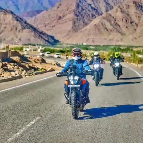 Unstoppable !! 
नीचे से ऊपर की ओर बिना रुके बिना थके

#RahulGandhi #Leh #ladakh #pangonglake