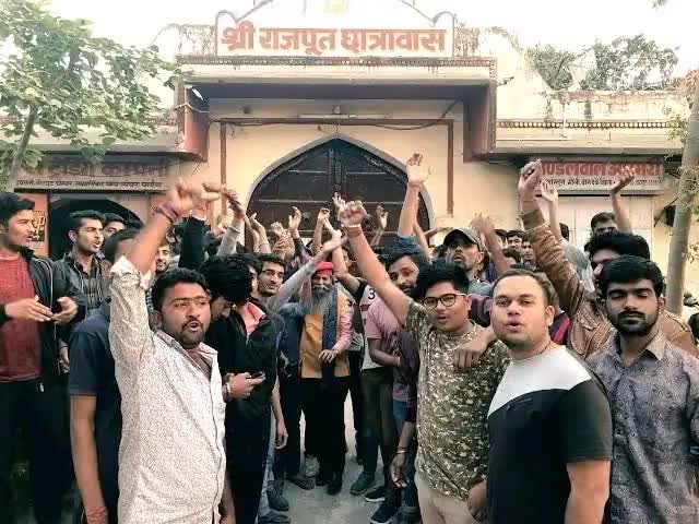 कल सभी भाई 10:30 बजे #राजपूत_होस्ट अजमेर पधारे कल समाज द्वारा #जिला_कलेक्टर को ज्ञापन दिया जायेगा।
जय भवानी ⚔️
#चलो_अजमेर
#फर्जी_गौरव_यात्रा_अजमेर
#क्षत्रिय_सम्राट_मिहिरभोज