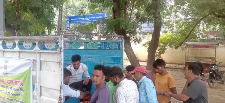 मेरे प्रयासों से #कौशाम्बी के क्षेत्र वासियों की सुविधा हेतु #प्रयागराज के A.G. ऑफिस चौराहे पर 40 रु प्रति किलो टमाटर नेफेड के माध्यम से नागरिकों को उपलब्ध कराया गया।

#vinodsonkar #BJP4IND #Kaushambi #BJP4U