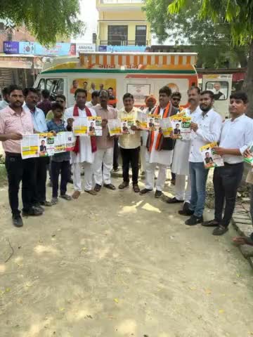 #कौशाम्बी जनपद वासियों के निशुल्क जांच एवं घर-घर तक स्वास्थ्य सेवाओं के निमित्त जनहित में कुंडा के #हीरागंज में #मोदी_वैन की श्रृंखला में एक वैन को भाजपा के वरिष्ठ कार्यकर्ताओं के द्वारा हरी झंडी दिखाकर क्षेत्रवासियों की सेवा में समर्पित कि