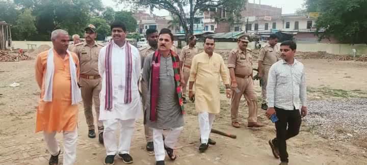 #कौशाम्बी संसदीय क्षेत्र के #कुंडा विधानसभा में निर्माणाधीन रोडवेज डिपो का निरीक्षण कर निर्माण कार्य की विस्तृत जानकारी ली। कुंडा डिपो के तैयार हो जाने पर क्षेत्रवासियों को जन सुविधाओं के साथ साथ उपलब्ध यातायात से जुड़ी सेवाओं का लाभ मिलेगा।