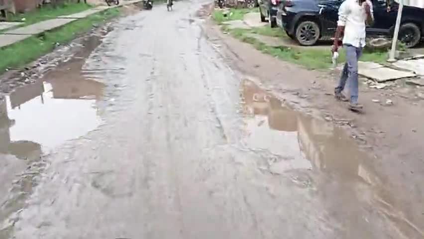 #muraliganj mein barsat ke Pani ki vajah se bimari ka khatra badhta hi ja raha hai Shahar mein Pani hi Pani najar a raha