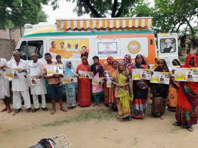 #कौशाम्बी संसदीय क्षेत्र के विधानसभा #बाबागंज स्थित हीरागंज मंडल के वार्ड बजीरपुर में नगर वार्डवासियों के स्वास्थ्य लाभ हेतु मेरे द्वारा चलाए जा रहे आधुनिक मेडिकल जाँच उपकरण एवं मेडिकल टीम से लैस 'मोदी वैन' में बड़ी संख्या में वरिष्ठ नागरिक