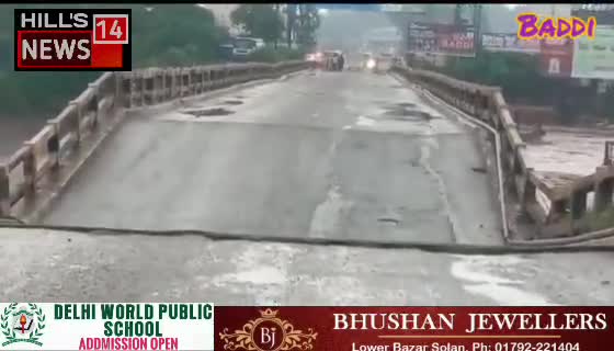 बद्दी का मुख्य पुल क्षतिग्रस्त,बद्दी आने के लिए मढ़ावाला बरोटीवाला सड़क का इस्तेमाल करें
#TrafficAlert #BBN #Baddi