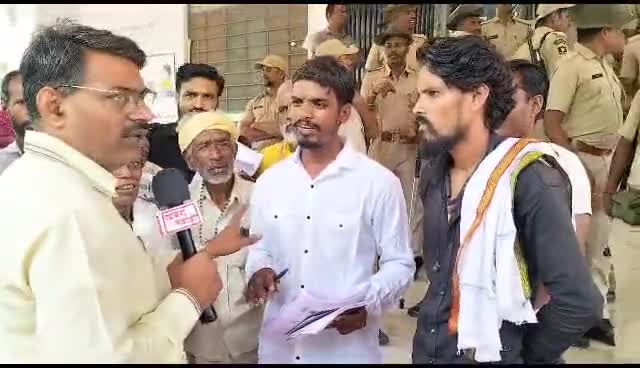 #नाथद्वारा तहसील की ग्राम पंचायत नमाना के गांव मानपुरा के ग्राम वासियों ने मानपुरा के पूर्व वार्ड पंच प्रत्याशी पप्पू लाल कीर के नेतृत्व में मानपुरा में विकास के लिए 11 सूत्रीय मांगों को लेकर सीईओ एवं जिला कलेक्टर के नाम SDM को ज्ञापन सोपा।