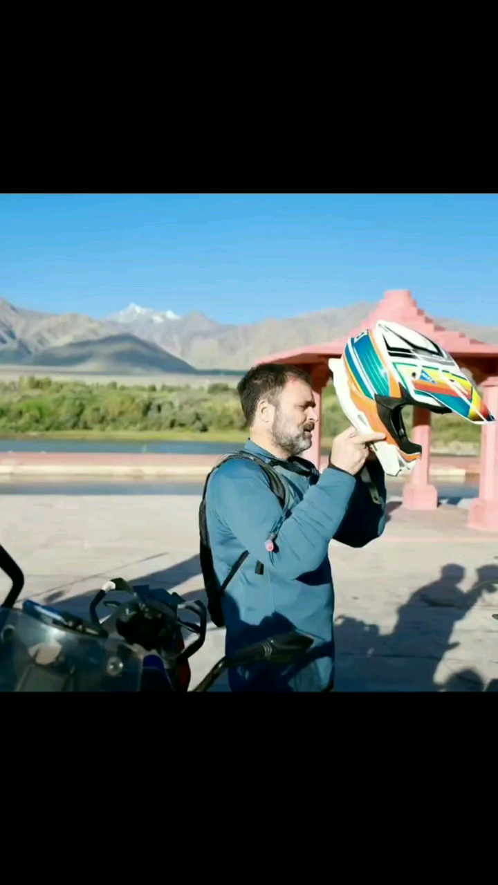 कन्नौद: अपने राहुल अपनों के बीच।
मोटरसाइकल से लद्दाख पहुँचे श्री राहुल गांधी।मिला अपार प्रेम और स्नेह।
#राहुलगांधी