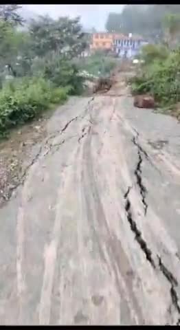कृष्णगढ़: chandi to goela road closed
#rainfall #closed #himachal_pradesh #solan #chandi
