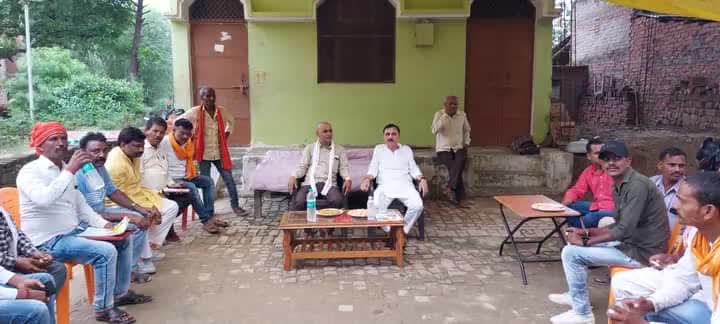 "#संपर्क_से_समर्थन" अभियान के अंतर्गत विधानसभा #चायल के मूरतगंज ब्लॉक के ग्राम कसिया पूरब के  ग्राम प्रधान श्री राजाराम धुरिया जी के आवास पर उनकी अगुवाई में उपस्थित सभी ग्रामीणों के साथ संवाद किया।

भाजपा सरकार ने पिछले 9 वर्षों में माननीय