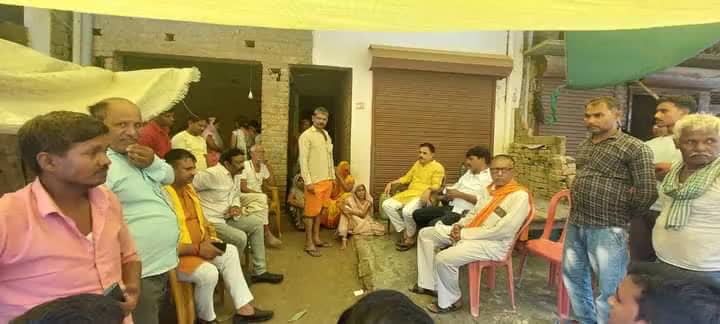 #चायल विधानसभा क्षेत्र के ग्राम मोहम्मदपुर निवासी श्री मोहनलाल सोनकर जी के पुत्र के आकस्मिक निधन पर उनसे एवं उनके परिजनों से मिलकर ढांढस बंधाया एवं अपनी शोक सवेंदना व्यक्त की।

प्रभु श्री राम दिवंगत आत्मा को शाँति प्रदान करें।