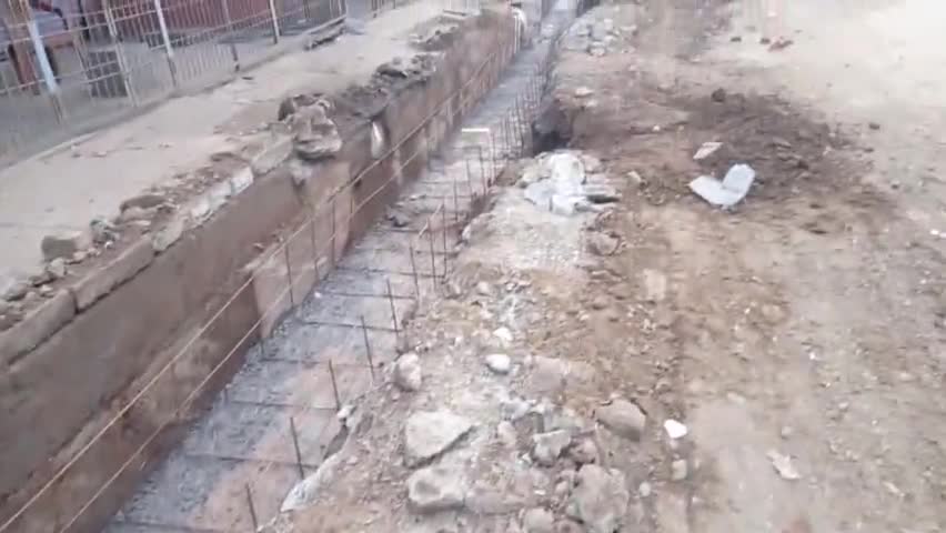 पीडब्ल्यूडी डिपार्टमेंट मनोहरथाना, जहां निर्माण कार्य हो रहा है एनीमिताएं है और दो दो नालियों के सहित आम आदमी को समस्या, सही मापदंड अनुसार पगडंडी किस प्रकार से रह, लेकिन कमी गुणवत्ता की मापदंड की है, #एसडीएम #मनोहरथाना जिला #कलेक्टर