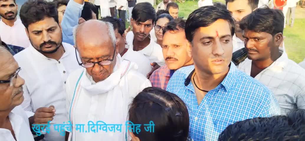 आज खुरई प्रवास के दौरान पूर्व मुख्यमंत्री माननीय श्री दिग्विजय सिंह राजा सहाब जी से मुलाकात कर अशीर्वाद लिया
#vivekmishrabina #MpCongress #DigvijayaSingh #KamalNath #सागर #बीना #digvijayasinghofficial