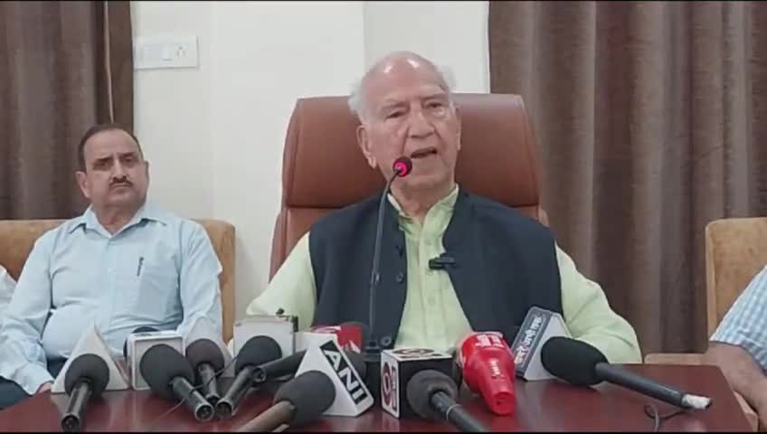 पालमपुर:मंदिरों के पैसों से आपदा पीड़ितों की मदद करे सरकार: पूर्व मुख्यमंत्री शांता कुमार