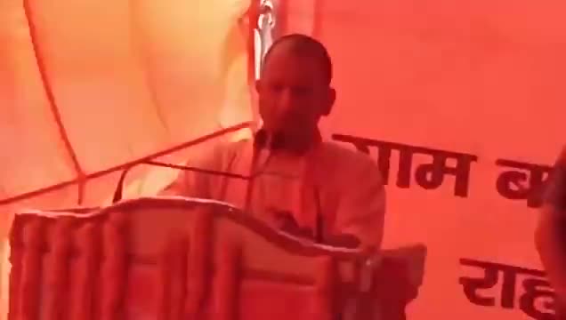 बरौना: गांव में आए योगी आदित्यनाथ जी बाढ़ पीड़ितों को बांटी राहत सामग्री #newsvideo #kasganj #abdulhafizgandhi gandhi