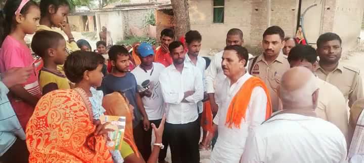 जनपद #मऊ के 354- #घोसी विधानसभा उपचुनाव में भाजपा समर्थित प्रत्याशी श्री दारा सिंह चौहान जी के समर्थन में, ब्लॉक बड़गांव के ग्राम बनियापारसैयद ताहिर में घर-घर जनसंपर्क कर सेवा, सुशासन और गरीब कल्याण को समर्पित मोदी - योगी सरकार द्वारा जनहित
