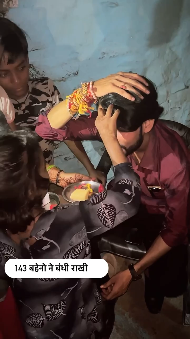 ग्वालियर गिर्द: जिसका कोई नही है भाई उसके लिऐ सुनी है मेरी कलाई 365 दिन🙏🏻
.
.
Respect Girls 
.
#apsgurjar #supportinghandsfoundation #apsngo