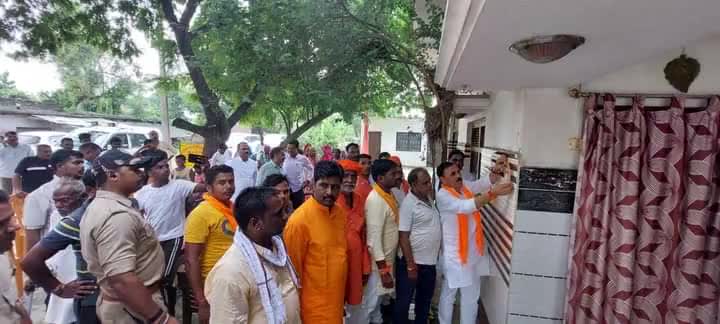 #घोसी विधानसभा उपचुनाव में भाजपा प्रत्याशी श्री दारा सिंह चौहान जी के समर्थन में ग्राम पिढ़वल निवासी एवं भाजपा कार्यकर्ता श्री गुलाब सोनकर जी की अगुवाई में पिढ़वल ग्राम सभा में आयोजित बैठक में ग्रामीणों के साथ संवाद किया एवं मोदी-योगी सरकार