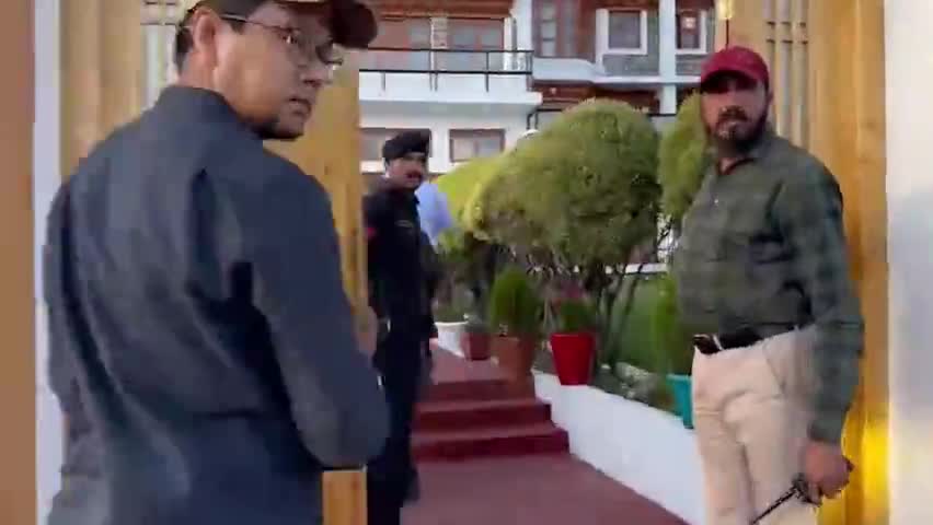 Met Hon Lt Governor of Ladakh,Brig. Dr. BD Mishra ji at Raj Nivas | Karu, Leh
#Leh #Ladakh #Maharashtra #India #Kashmir #KargilHeroes #IndianArmy #DevendraFadnavis