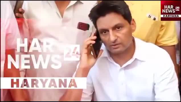 अब तक अपने सांसद दीपेंद्र हुड्डा को बड़े ही नरम अंदाज में देखा था लेकिन पंडित श्रीराम पार्क के मामले को लेकर जब झज्जर के उपायुक्त को लगाई लताड़ वीडियो हो रहा है वायरल।#dipenderhooda#livevudeo#virelvideo