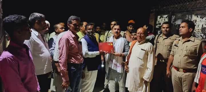 आपका सांसद - आपके गांव
"#संपर्क_से_समर्थन" देश के यशस्वी प्रधानमंत्री आदरणीय श्री नरेंद्र मोदी जी के नेतृत्व में भाजपा सरकार के सेवा, सुशासन और गरीब कल्याण के बेमिसाल 9 वर्ष पूर्ण होने पर संपर्क से समर्थन अभियान के अंतर्गत मंझनपुर विधानसभा