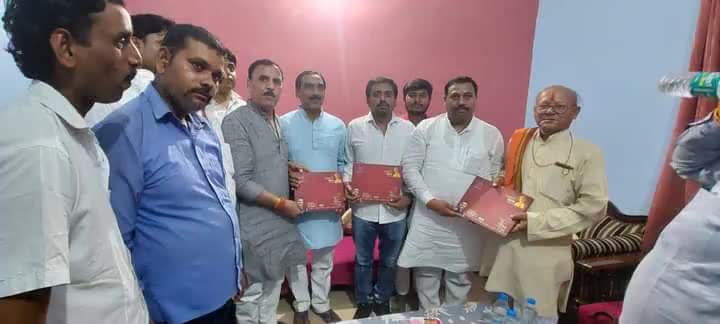 आपका सांसद - आपके गांव
"#संपर्क_से_समर्थन" देश के यशस्वी प्रधानमंत्री आदरणीय श्री नरेंद्र मोदी जी के नेतृत्व में भाजपा सरकार के सेवा, सुशासन और गरीब कल्याण के बेमिसाल 9 वर्ष पूर्ण होने पर संपर्क से समर्थन अभियान के अंतर्गत मंझनपुर विधानसभा