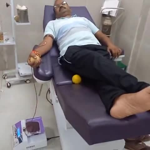 किसी अनजान जरूरत मंद को अपना रक्त देकर मदद की।

#रक्तदानजीवनदान