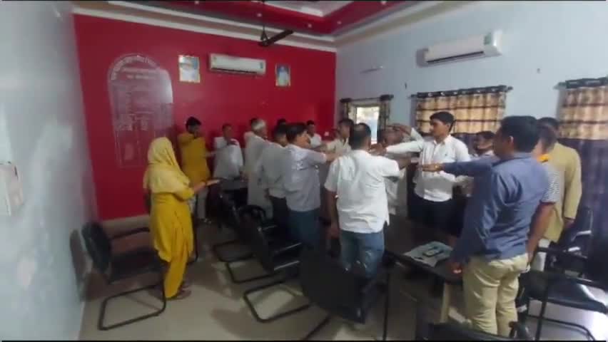 शामली: जलालाबाद के भाजपा कार्यकर्ताओं ने बैठक कर #मेरी_माटी_मेरा_देश कार्यक्रम की योजना बनाई व पंच प्रण का संकल्प किया❗