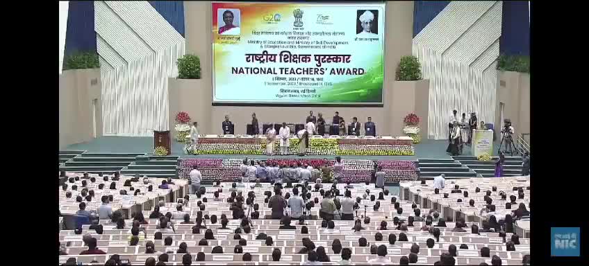 #राष्ट्रपति #द्रौपदी_मुर्मू जी ने हमारे #सीतामढ़ी जिला के #बाजपट्टी के शिक्षक श्री #द्विजेंद्र_कुमार जी को #राष्ट्रीय_शिक्षक_पुरस्कार से सम्मानित होने पर ढेरों बधाई!

अपने स्कूल को दिव्यांग मॉडल स्कूल बनाने की पहल आपके रचनात्मक प्रयास अनुकर