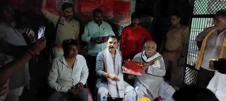 आपका सांसद - आपके गांव
"#संपर्क_से_समर्थन" देश के यशस्वी प्रधानमंत्री आदरणीय श्री नरेंद्र मोदी जी के नेतृत्व में भाजपा सरकार के सेवा, सुशासन और गरीब कल्याण के बेमिसाल 9 वर्ष पूर्ण होने पर संपर्क से समर्थन अभियान के अंतर्गत मंझनपुर विधानसभा
