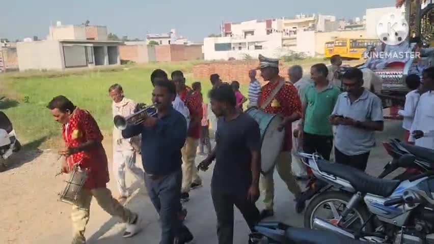 बाबैन: श्री कृष्ण जन्माष्टमी के पर्व पर प्राचीन शिवालय मंदिर बाबैन से गांव की गलीयों व बाजारों में भव्य शोभा यात्रा का आयोजन