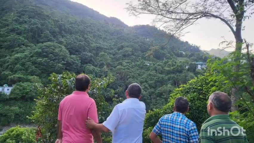 कोटली: पन्ना लाल रक्षा मेमोरियल ट्रस्ट ने किया माहन देव में टूटे पुल का निरीक्षण, जल्द पुल बनाने का दिलाया भरोसा