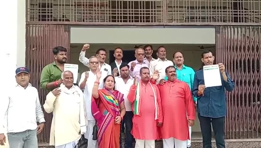 #सोनभद्र जनपद में हो रही अघोषित बिजली कटौती और लो वोल्टेज को लेकर कांग्रेस कार्यकर्ताओं ने बिजली विभाग को सोपा ज्ञापन।