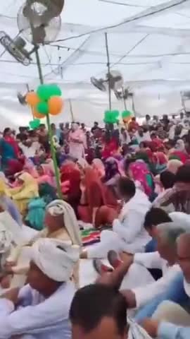 अगली बार #Chandrayaan जाएगा तो तुमको भेज देंगे
जिन्हें जनता सेवा करने के लिए चुना था वही जनता का उपहास उड़ा रहे धिक्कार है