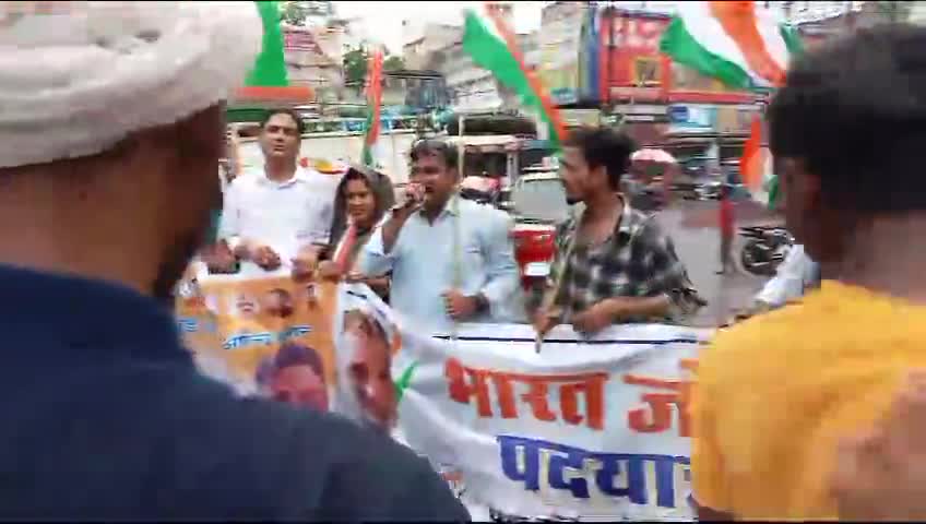 भारत जोड़ो यात्रा के पहले वर्षगांठ पर सभा को संबोधित करते हुवे कांग्रेस नेता #सईद_नसीम ।