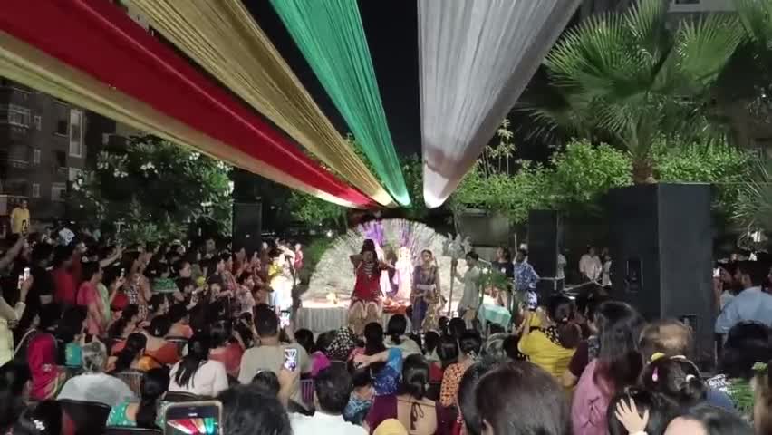हाइड पार्क, नोएडा में राधे राधे जय श्री कृष्ण का कीर्तन करते श्रद्धालु #कृष्णजन्माष्टमी #कीर्तन #news_india #bhajan