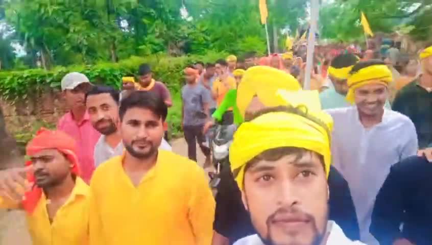 राधे कृष्ण मंदिर डाक बंगला #बिहिया शोभा यात्रा निकाला गया जिसमें शामिल हुआ समाजिक कार्यकर्ता #राकेश यादव कमरियाव पंचायत