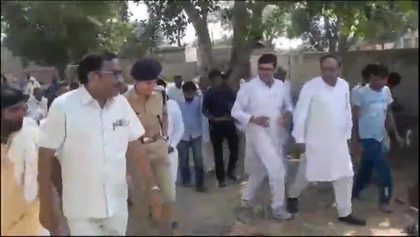 भूना: खास पठाना गांव में प्रशासन व शिक्षा विभाग द्वारा पर्सनैलिटी डेवलपमेंट शिविर आयोजित, एएसपी ने किया जागरूक