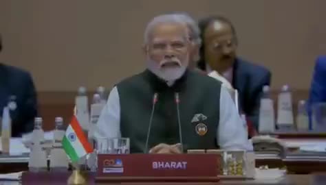 गोदी मीडिया को इस तरह भगाना कहा तक सही है ,
मानता हूं की गोदी मीडिया साहब का नमक खा रही है लेकिन नमक हलाली तो नही कर रही है ,साहब ने बहुत बुरा किया ।।
चलो बाहर निकलो 
#BharatMandapam #G20Summit2023 #GodiMedia
