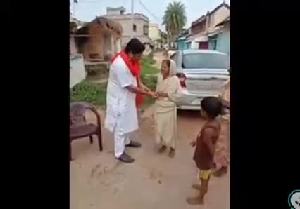 08-नाला विधानसभा क्षेत्र भ्रमण के दौरान सटकी गांव कि श्रीमती रेनू बाला जी को ₹500/ दिया गया साथ ही B.D.O को घर और पेंशन योजना लागू करने को कहा।
#memories