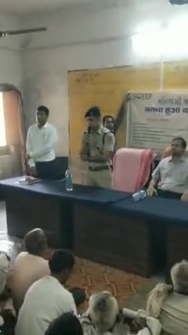 जिला कलेक्टर एवं सीओ साहब ने ग्राम पंचायत इटामडा में आगामी होने वाले चुनावों के लिए महिलाओं को जागरूक व मतदाता सूची में
