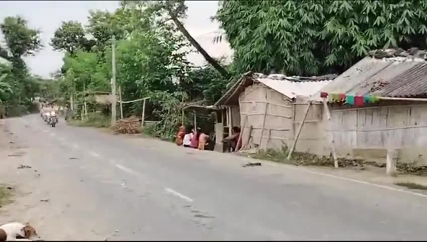 थाना अध्यक्ष रमन राज के नेतृत्व में नगवारा थाना इलाके भरमन करते हुए शांति बनी रहे छेत्र में ।।
#shamimnagwara #najiyakhatoon