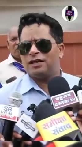 आज संविधान बदलने की बात हो रही है और जिस संविधान की बदौलत बड़े बड़े पदों पर बैठे नेता, मंत्री,चुप्पी साधे हुए है। #शर्मनाक

https://shuru.page.link/G6iHNkSYWyzGxqdQ8