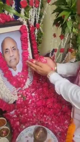 मेरे परिवार के मुखिया परम् आदरणीय बड़े भाई #श्री_सुनील_सिंह_जी (बबलू भैया) के #पिताश्री के #वार्षिक_श्राद्ध_कर्म पूजा के अवसर पर बनारस में उनके गृह ग्राम जाकर #श्रद्धांजलि अर्पित की। 🙏🏻💐
