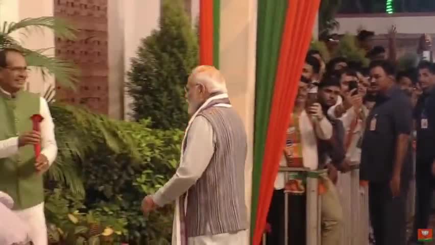 वैश्विक नेतृत्व, नवभारत के निर्माता मा. मोदी जी का भाजपा मुख्यालय में स्वागत। नई दिल्ली
#G20Bharat #NewDelhi #G20Bharat2023 #Bharat #G20IndiaPresidency #G20Presidency #NarendraModi #G20 #Maharashtra #G20Summit2023 #NarendraModi