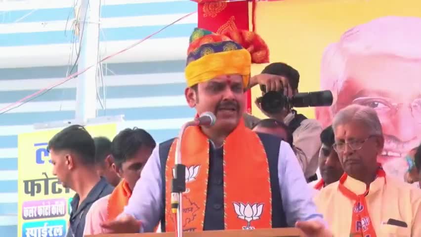 विपक्ष के परिवरवादी दलों को सिर्फ अपने परिवार की फिक्र | सोजत
#Rajasthan #EndOfCorruption #Maharashtra #Jodhpur #ParivartanYatra #BJPForRajasthan #राजस्थान_में_होगा_परिवर्तन #ParivartanSankalpYatra #BJPRajasthan #BJP #DevendraFadnavis