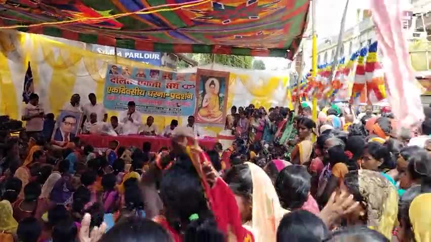 दलित एकता संघ की धरना प्रदर्शन मे भूमिहीन गरीबों के प्रति कार्यकर्ता का सरकार एवं जिला प्रशासन से मांग,जो SDO ने की पूरा
